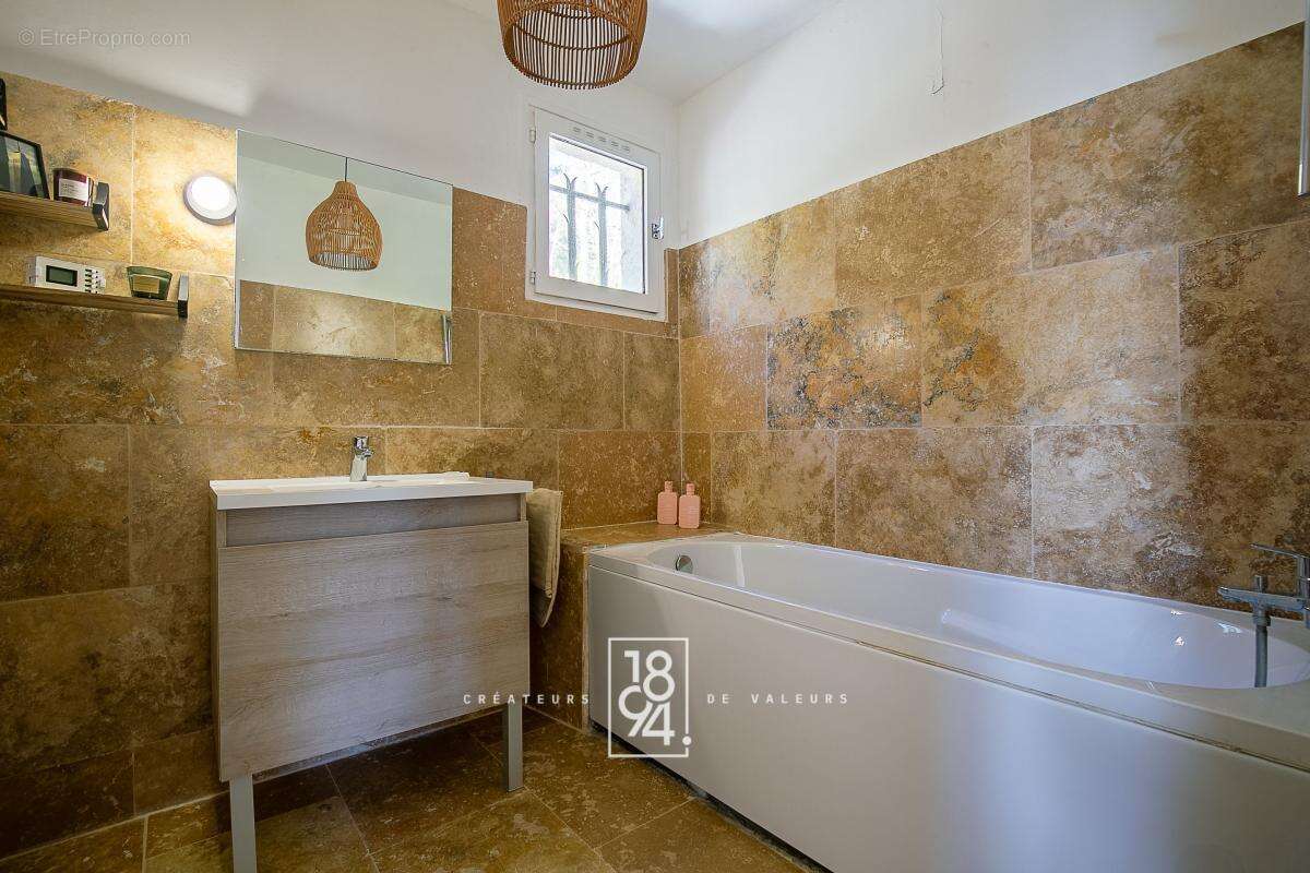 Maison à SAINT-ZACHARIE