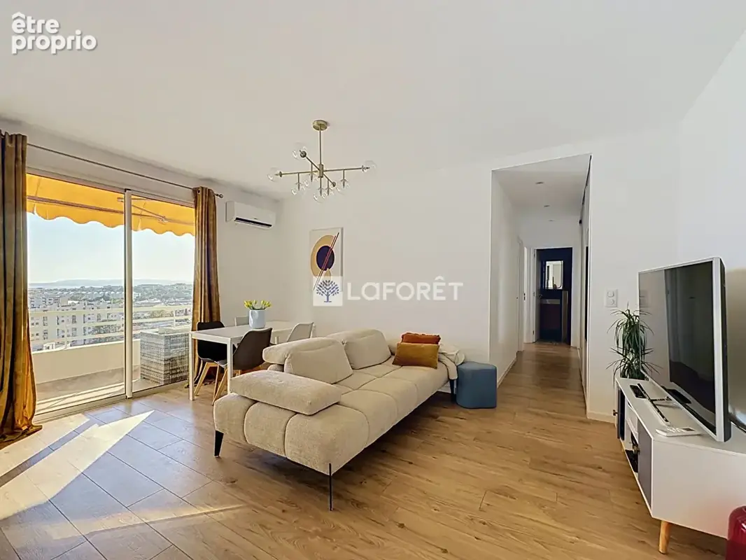 T3 rénové de 58,02 m² avec terrasse de 18 m² et vue mer - photo 7