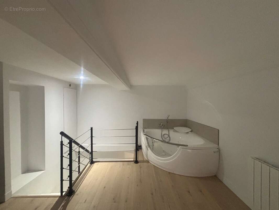 NOUVEAUTE Lyon 1 Opéra - Cœur Presqu'ile - 36m2 carrez - Destination commerciale - photo 4