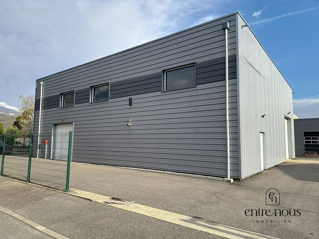 Photo 1 - Commerce à CHAPAREILLAN