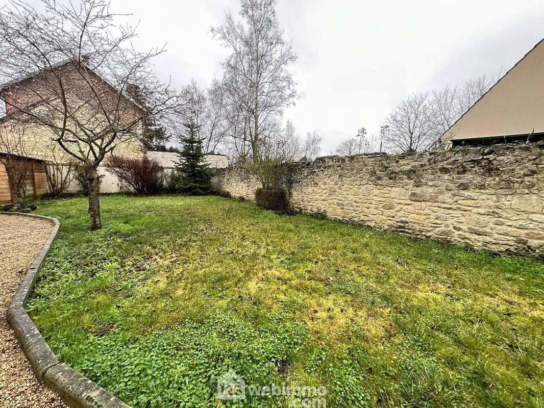 Vous bénéficiez d'un jardin très agréable de 454 m²
