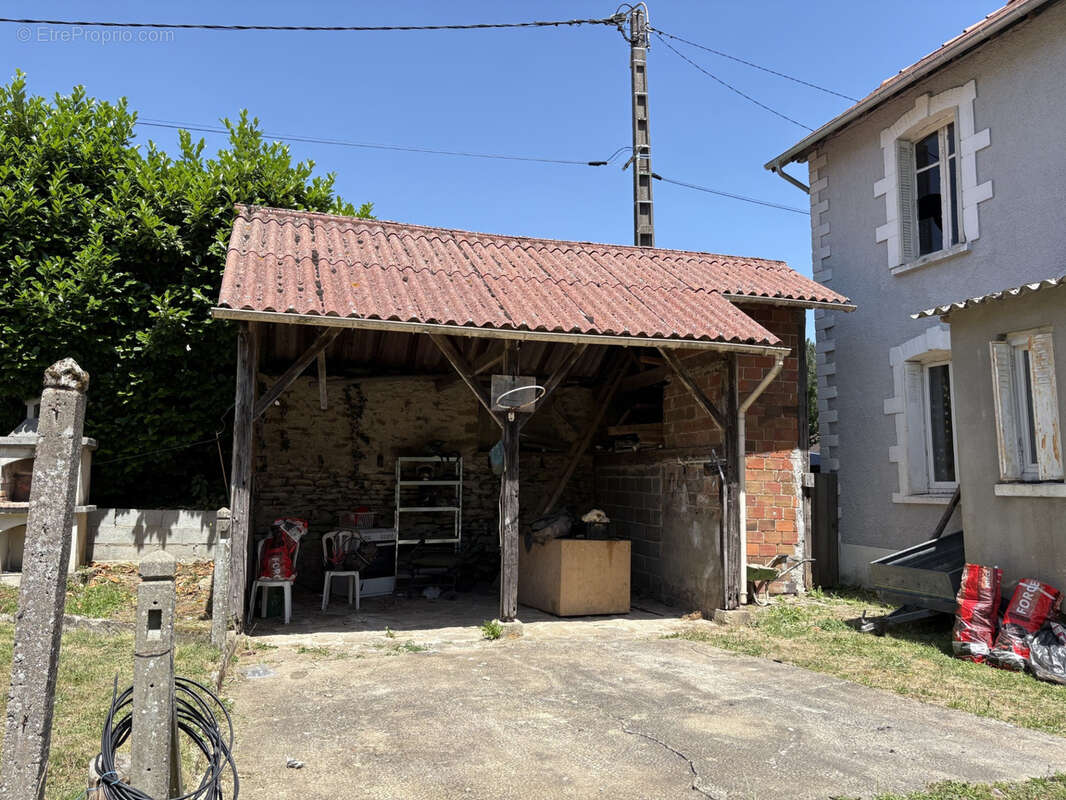 Maison à COUSSAC-BONNEVAL