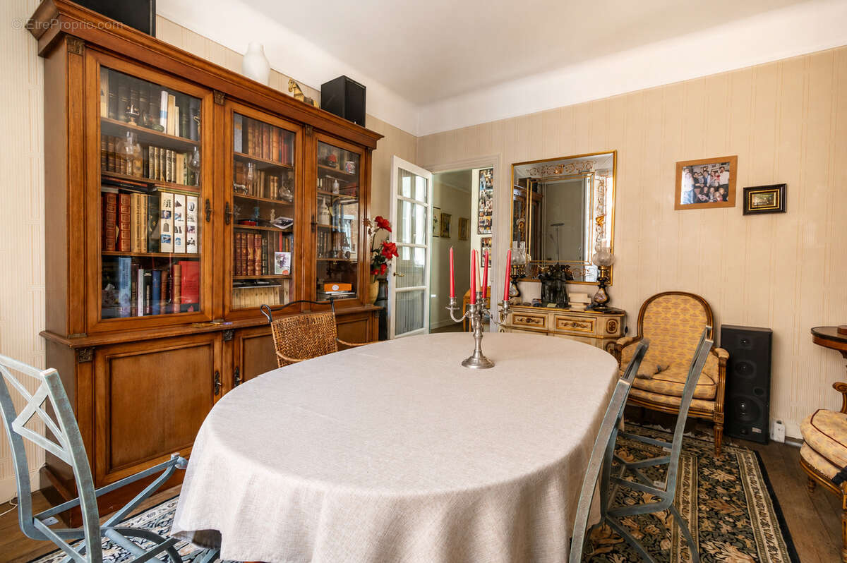 Appartement à PARIS-17E