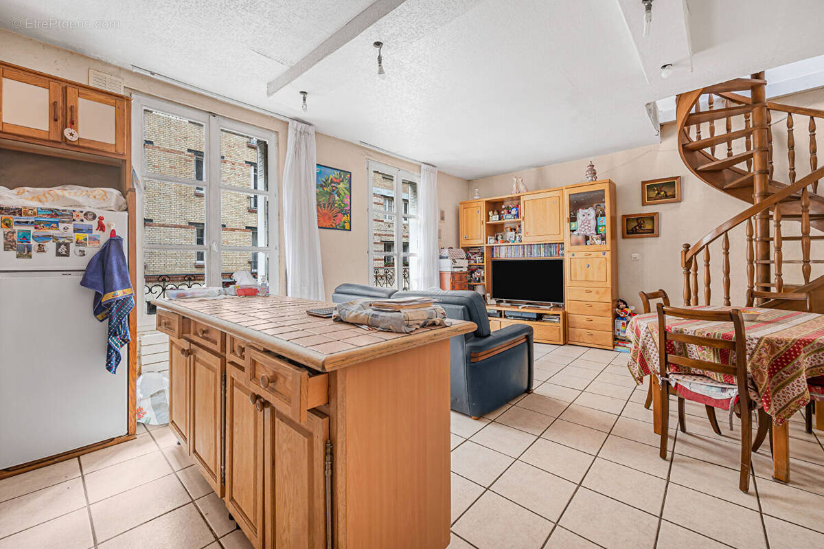 Appartement à PARIS-14E
