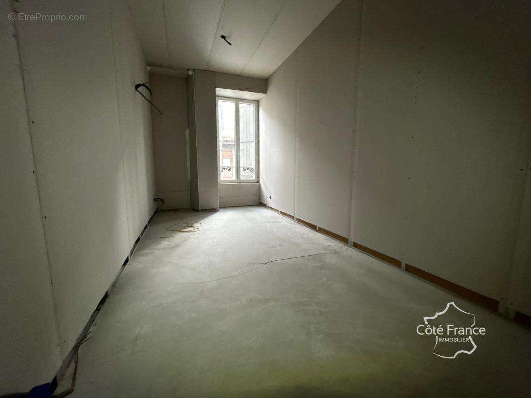 Appartement à VILLENEUVE-L'ARCHEVEQUE