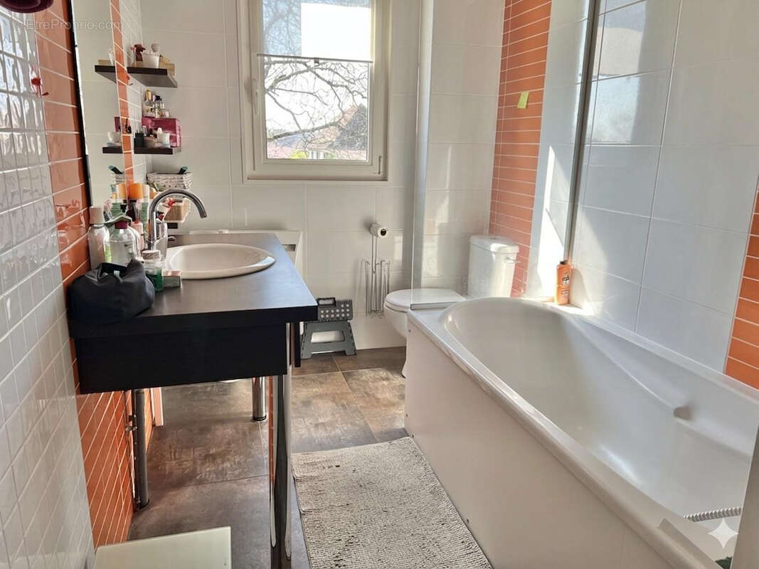 Maison à LA TOUR-DU-PIN