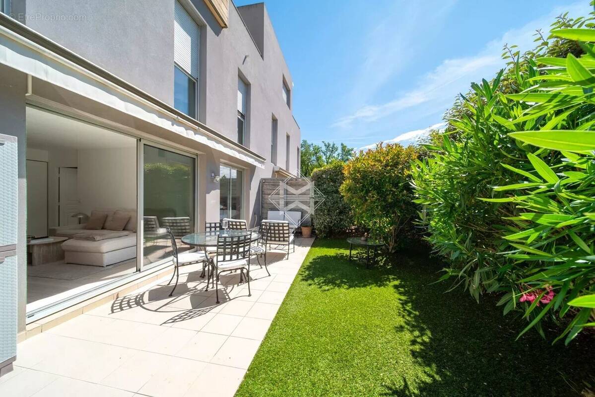 Appartement à VALBONNE