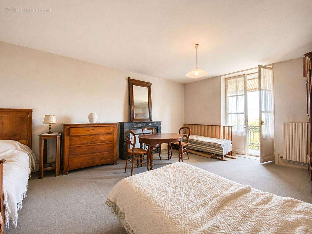 EXCLUSIVITÉ - Maison à vendre avec dépendances à Uchizy - photo 11