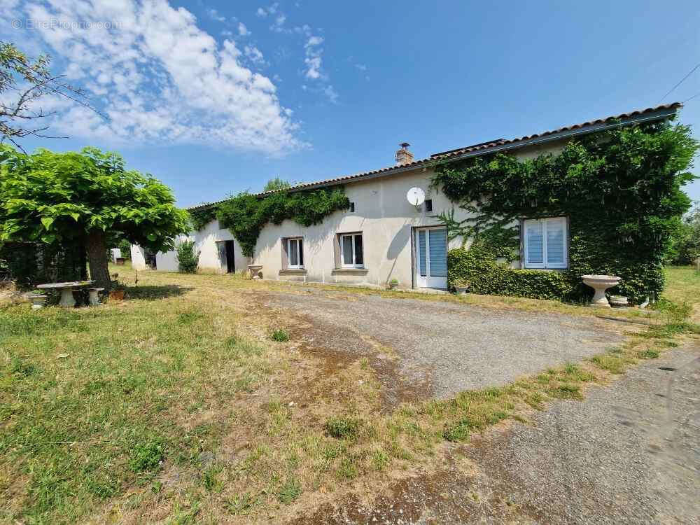 Ancienne ferme avec dépendances sur terrain de 1.2 hectare - photo 7