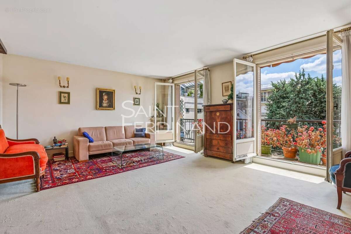Appartement à NEUILLY-SUR-SEINE