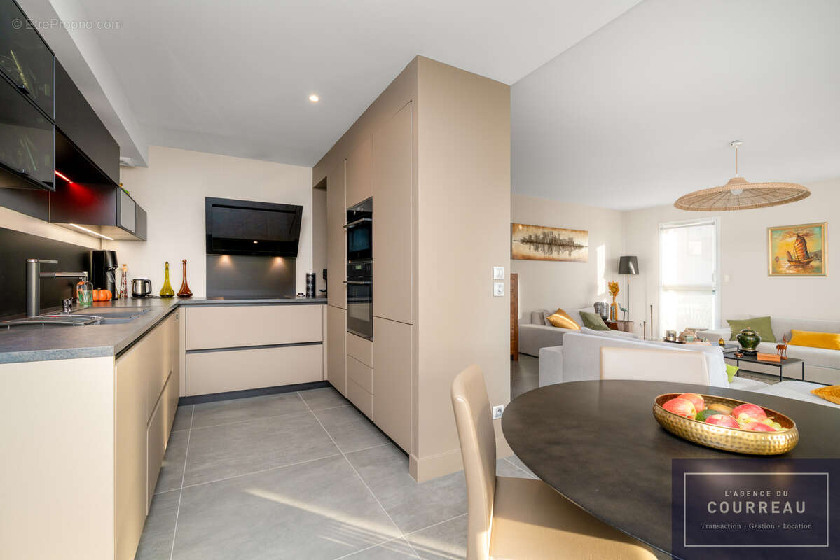Appartement à LATTES