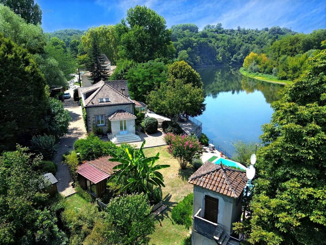 Maison à PESSAC-SUR-DORDOGNE