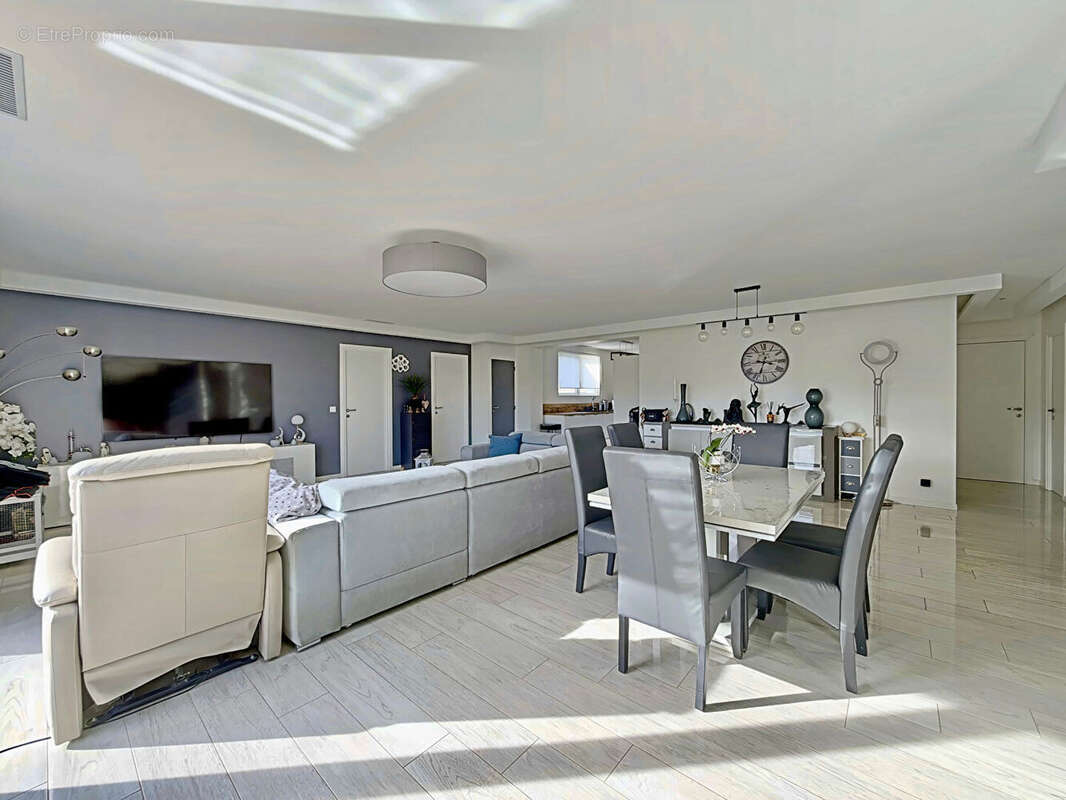 Maison à ROQUEBRUNE-SUR-ARGENS