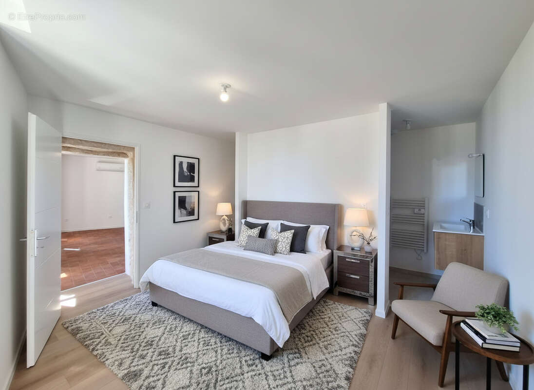 Appartement à SUZE-LA-ROUSSE