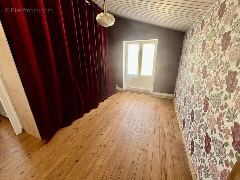 Maison à LES MAGNILS-REIGNIERS