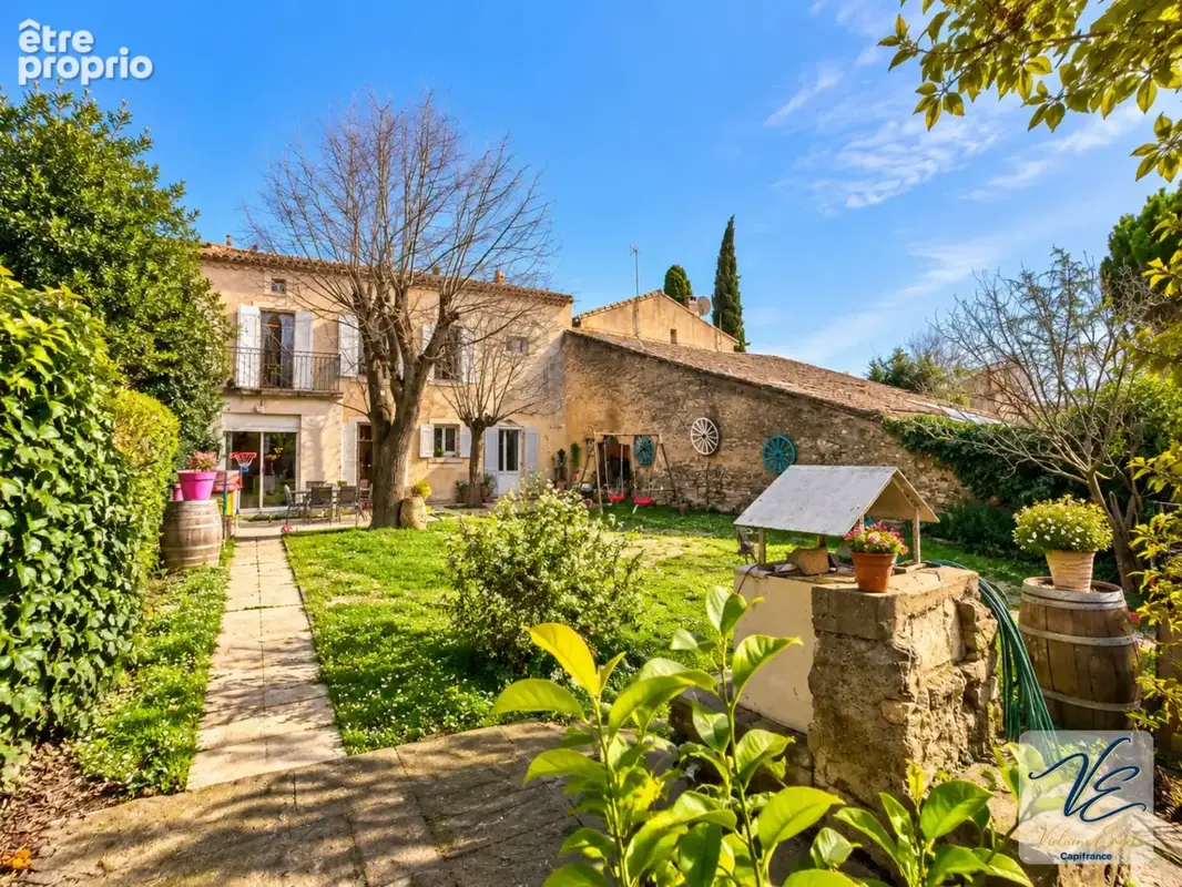 À azille – maison bourgeoise rénovée de 259 m² avec 5 chambres, jardin piscinable, puits et garage - photo 17