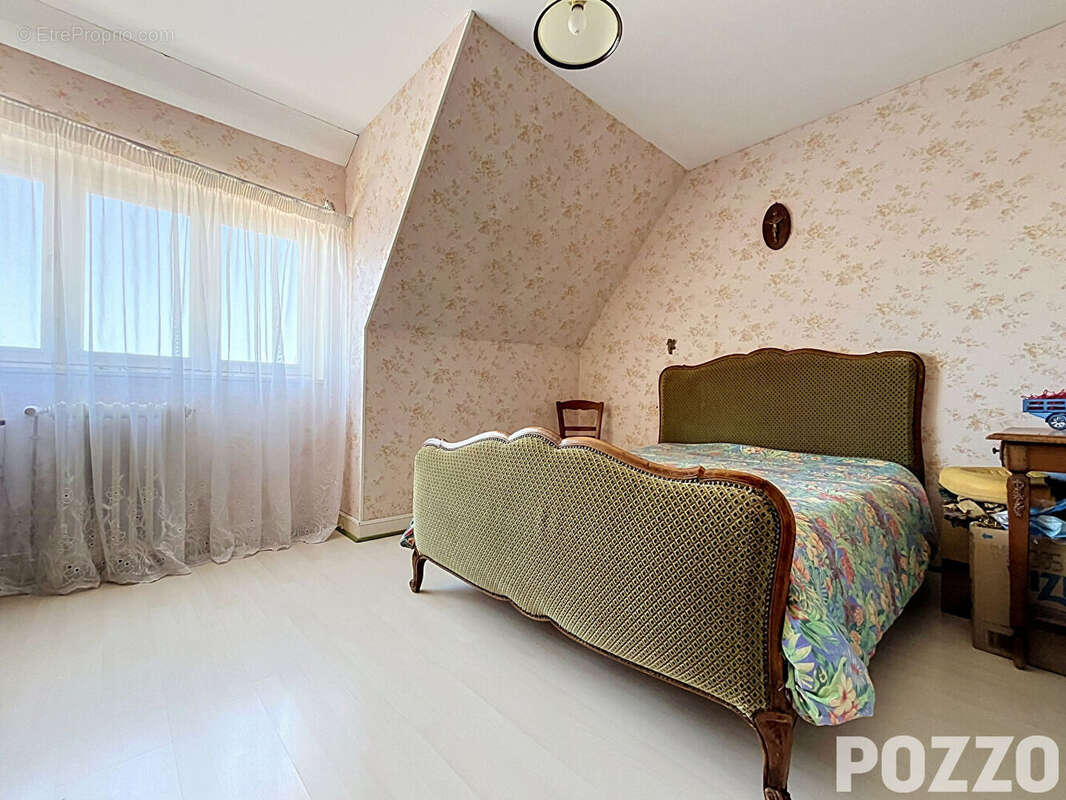 Maison Saint Pair Sur Mer 5 pièce(s) 107 m2 - À seulement 500 mètres des commerces et de la plage ! - photo 10