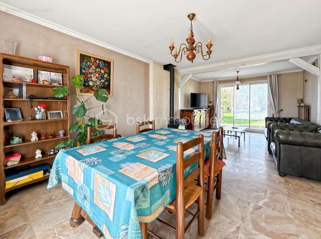 Maison à MONTACHER-VILLEGARDIN