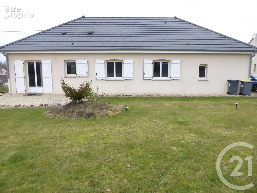 Maison 4 pièces 92 m² à vendre à Saint-Sernin-Du-Bois (71200) - photo 1