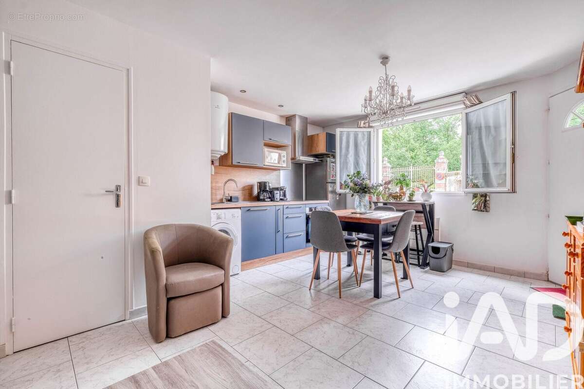 Photo 2 - Appartement à NEUFMOUTIERS-EN-BRIE