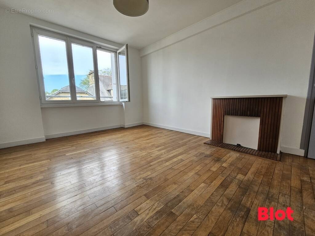 Appartement à FOUGERES