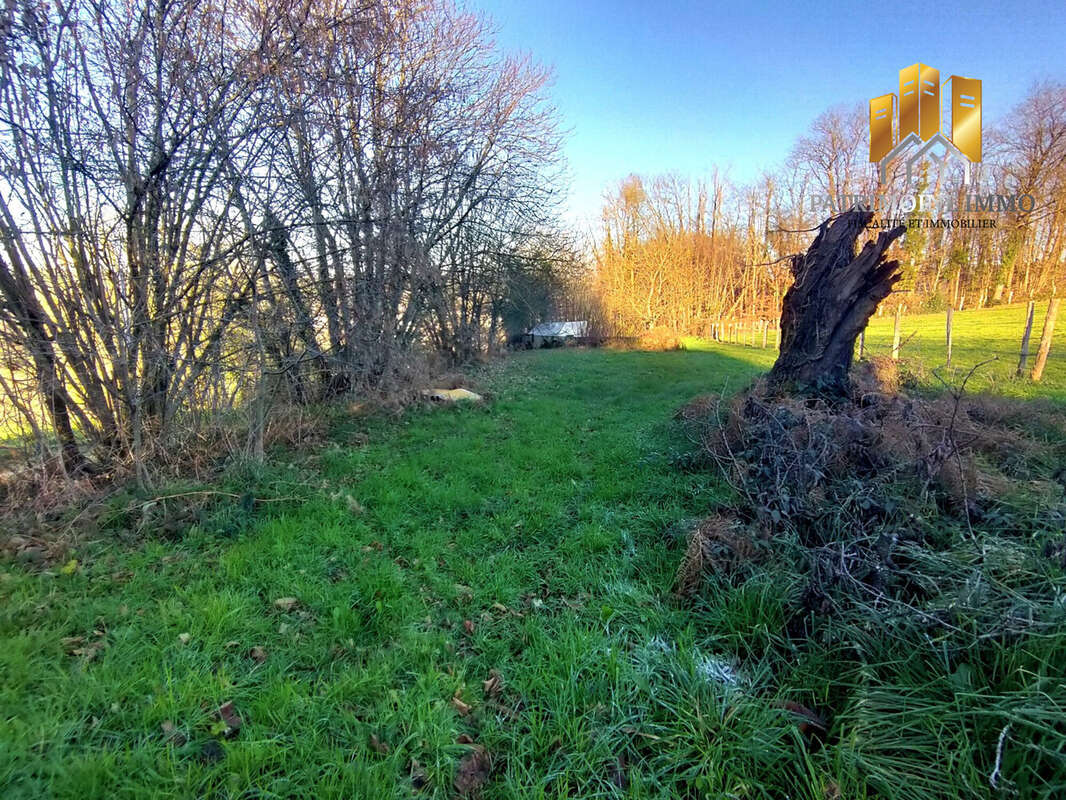 Terrain à SAINT-PIERRE-DU-LOROUER