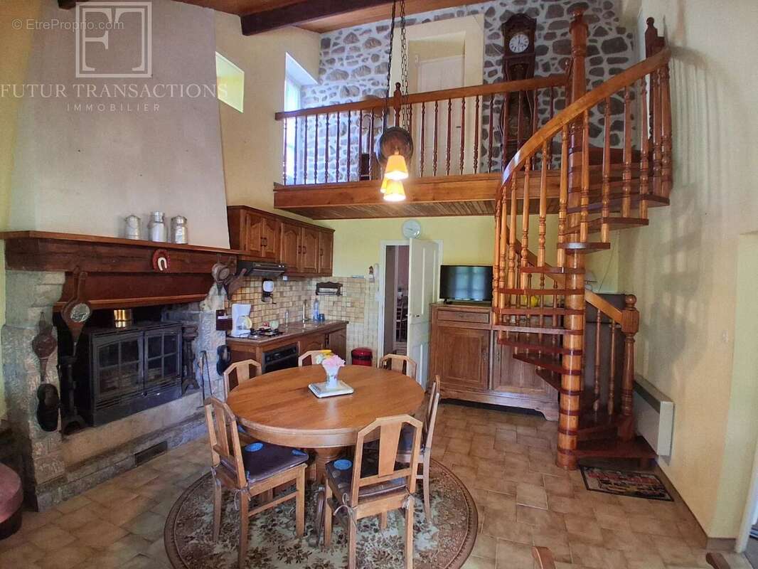 Maison de campagne sur 4794 m² de terrain - photo 4