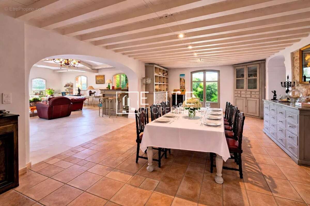 Grasse : Maison de Maître avec Potentiel Constructible Majeur ! - photo 5