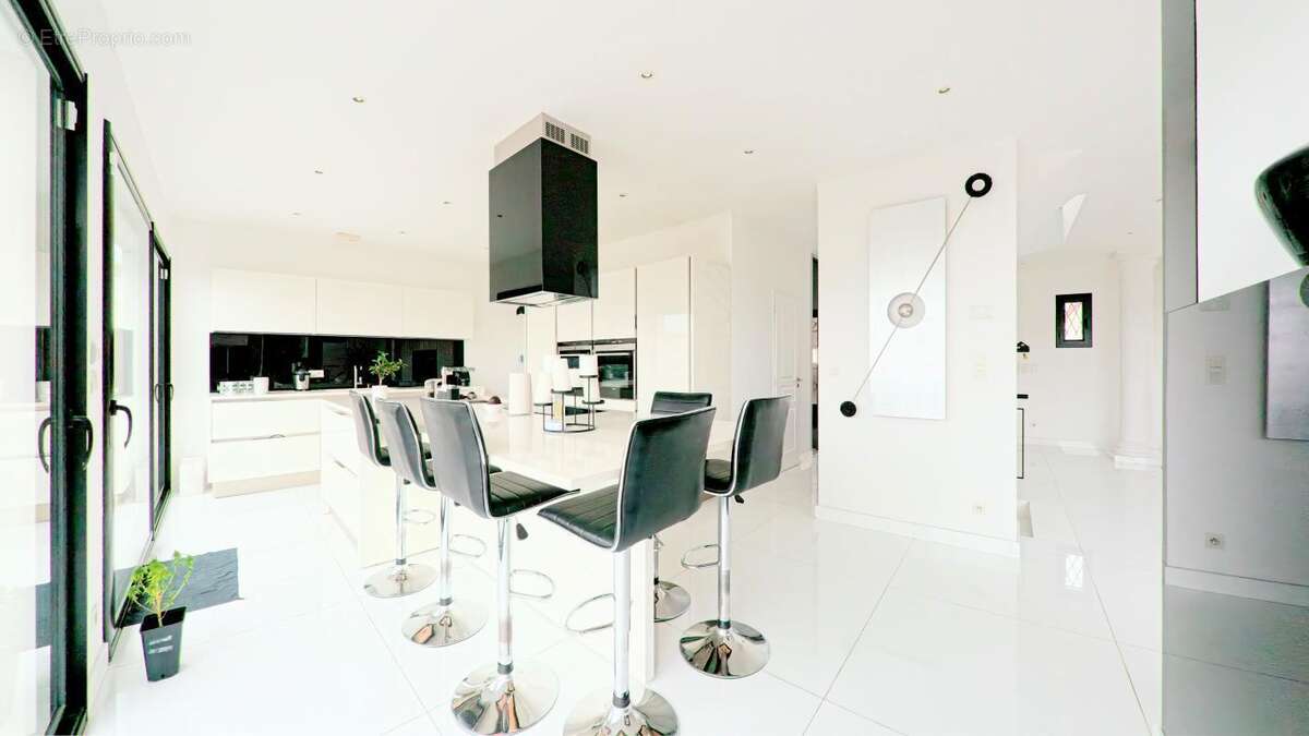 Maison à SAINT-MAUR-DES-FOSSES