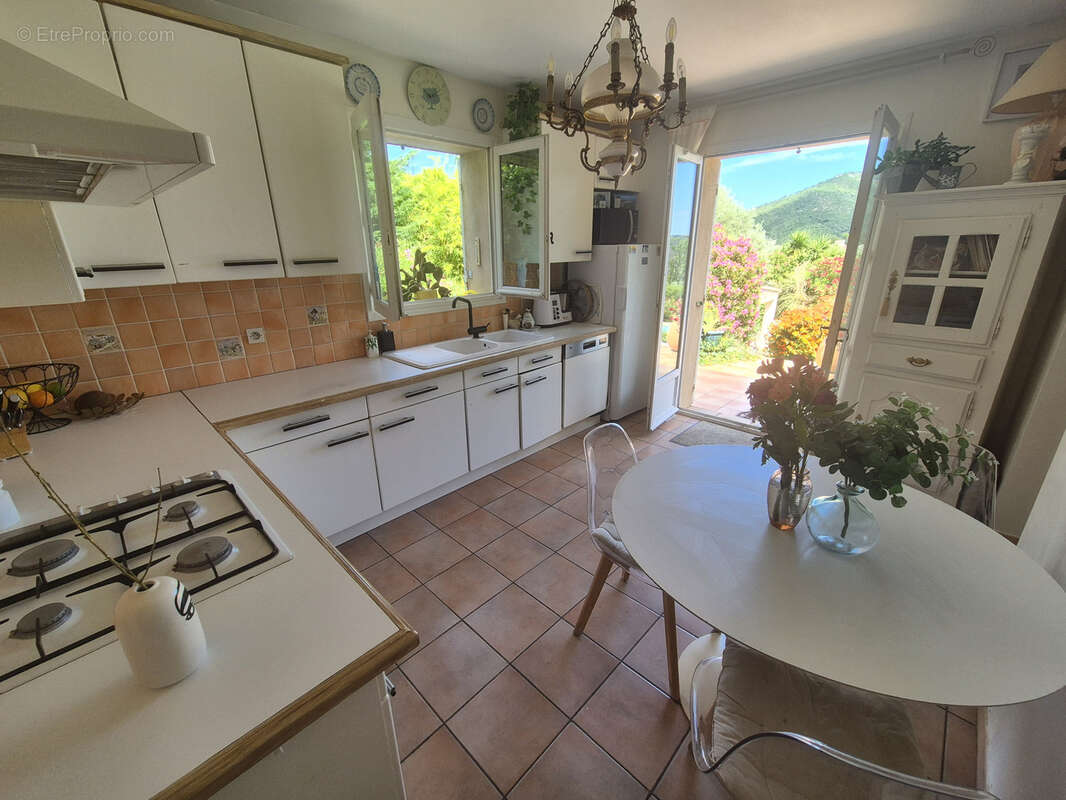 Maison à LE REVEST-LES-EAUX