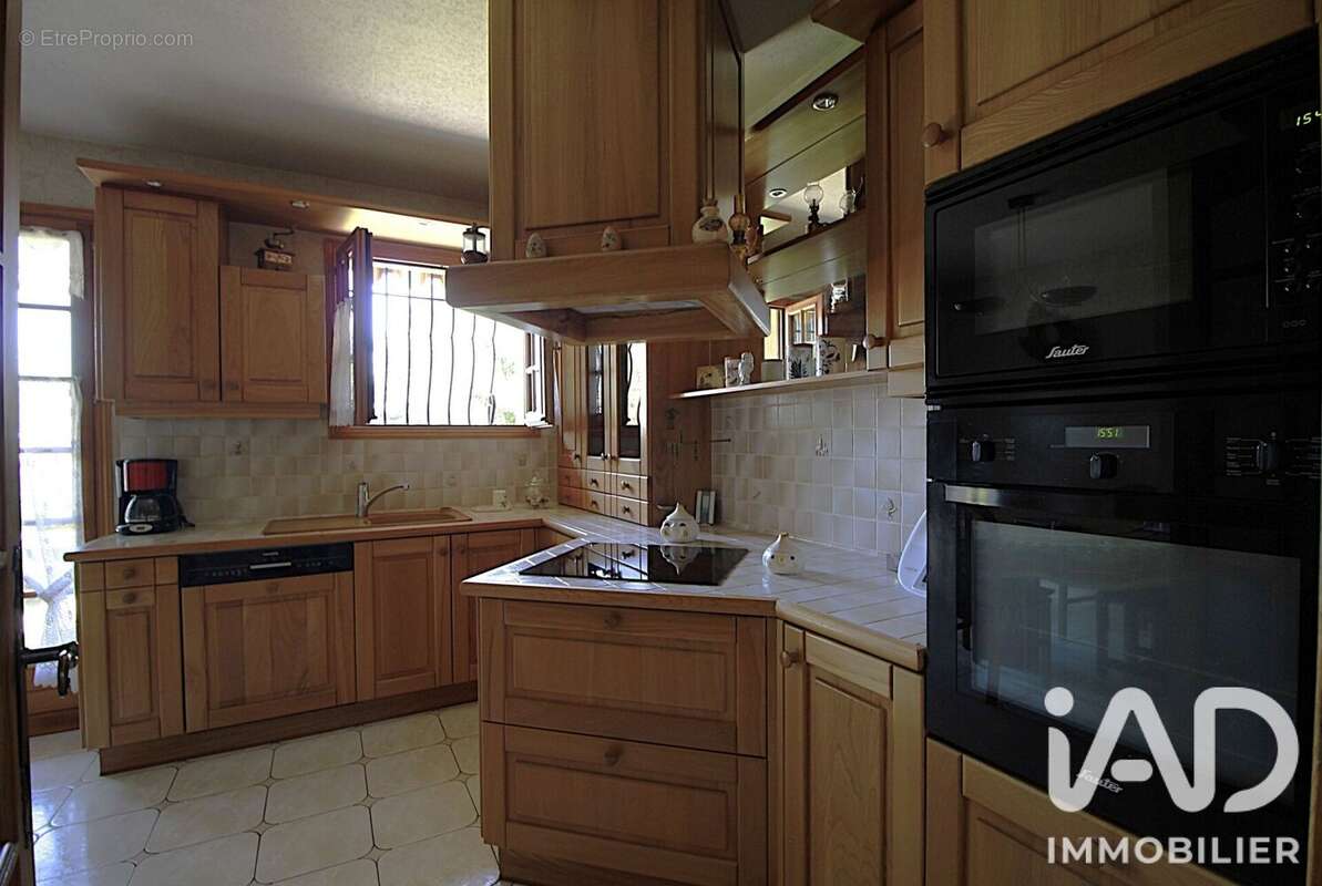 Maison 185 m² à Mandres-Les-Roses  - photo 5