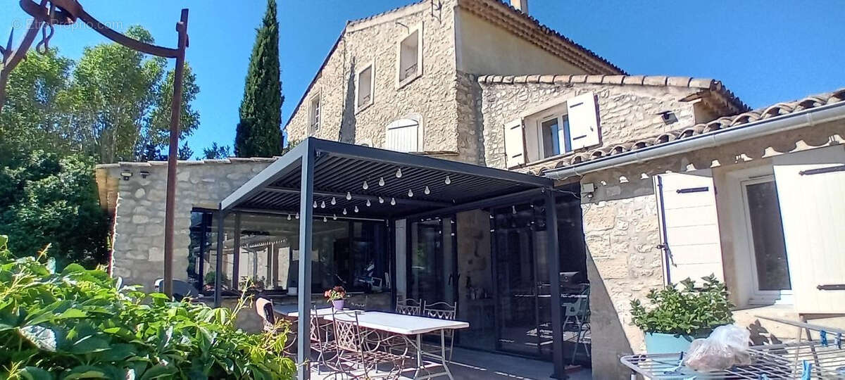 Maison à L'ISLE-SUR-LA-SORGUE