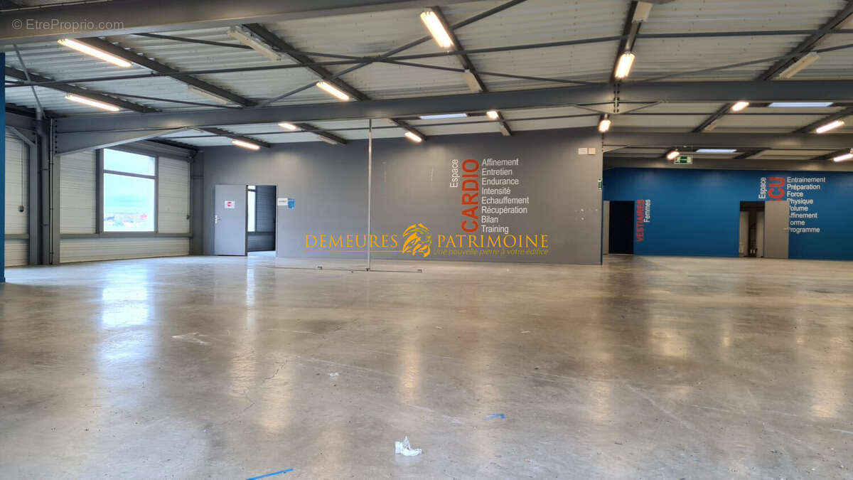 Commerce 797 m² à Champniers  - photo 3