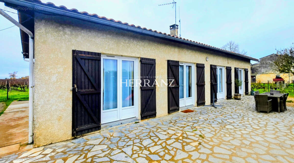 Maison à SAINT-EMILION