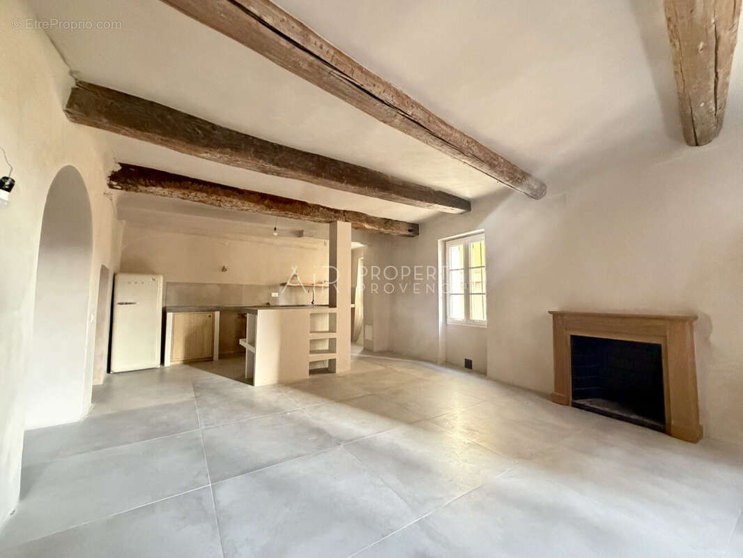 Maison à SAINT-SATURNIN-LES-APT