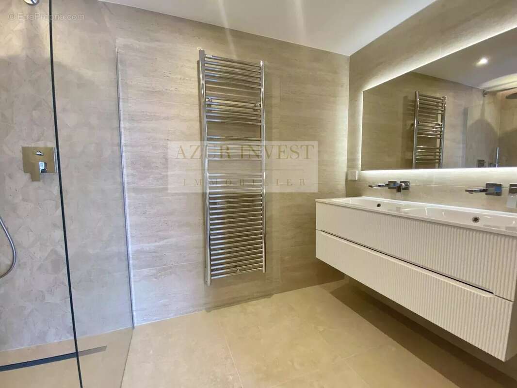 Appartement à ROQUEBRUNE-CAP-MARTIN