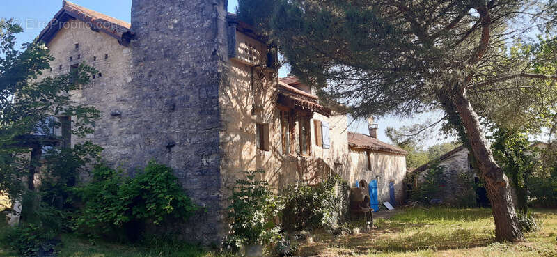 Propriete à vendre 9 pièces Proche de LALBENQUE (46) - photo 3