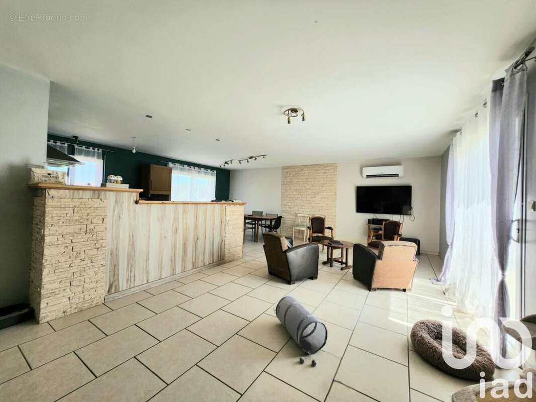 Maison 134 m² à Saint-Cyr  - photo 5
