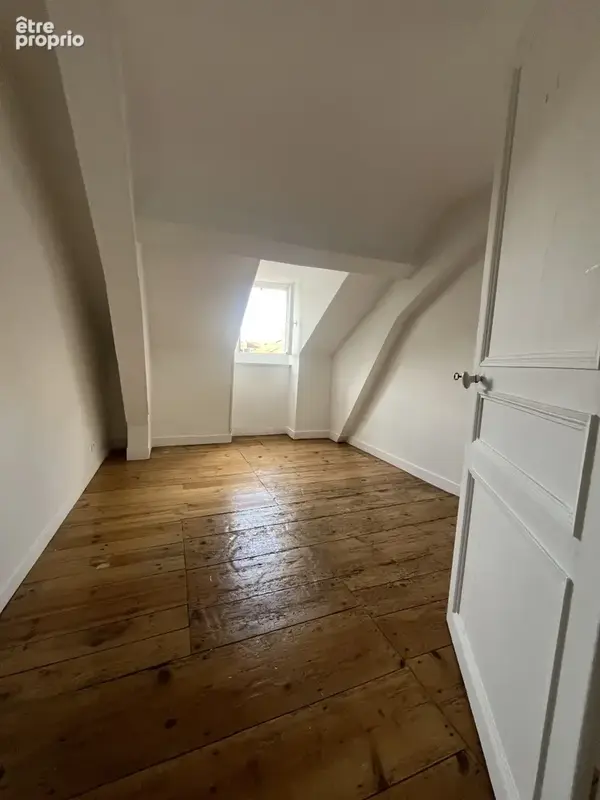 Appartement de charme en dernier étage avec ascenseur et grenier - photo 4