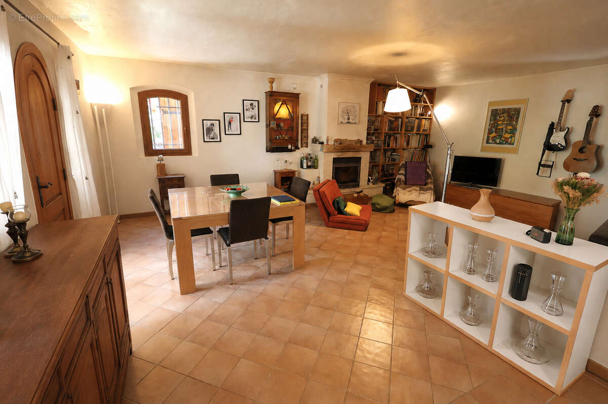 Maison à SAINT-CEZAIRE-SUR-SIAGNE