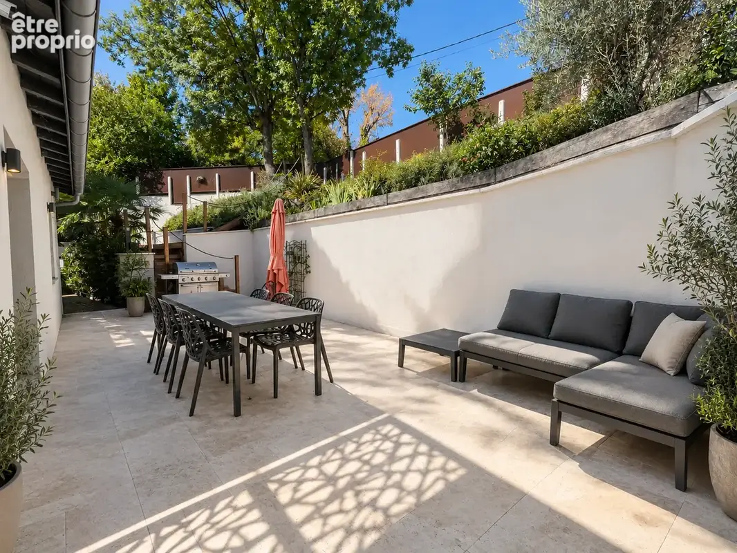 Propriété familiale rénovée avec piscine   sainte-foy-lès-lyon - photo 4