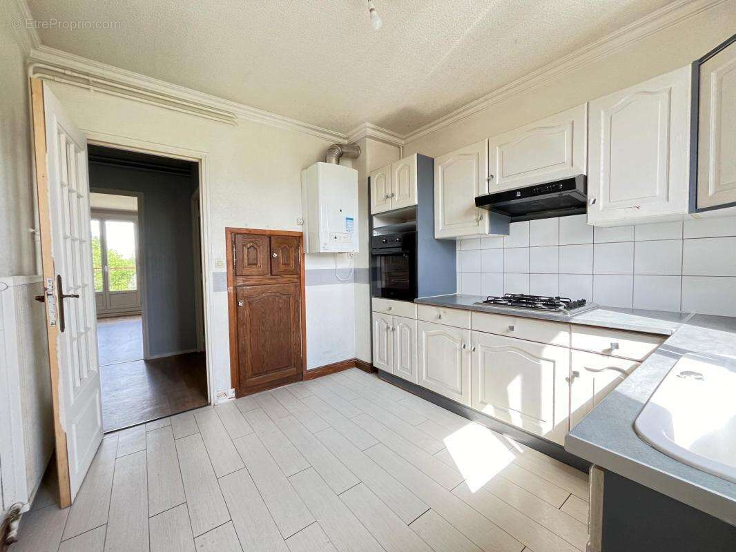 Appartement à COULAINES