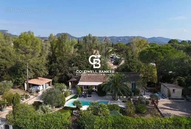 Maison à ROQUEBRUNE-SUR-ARGENS