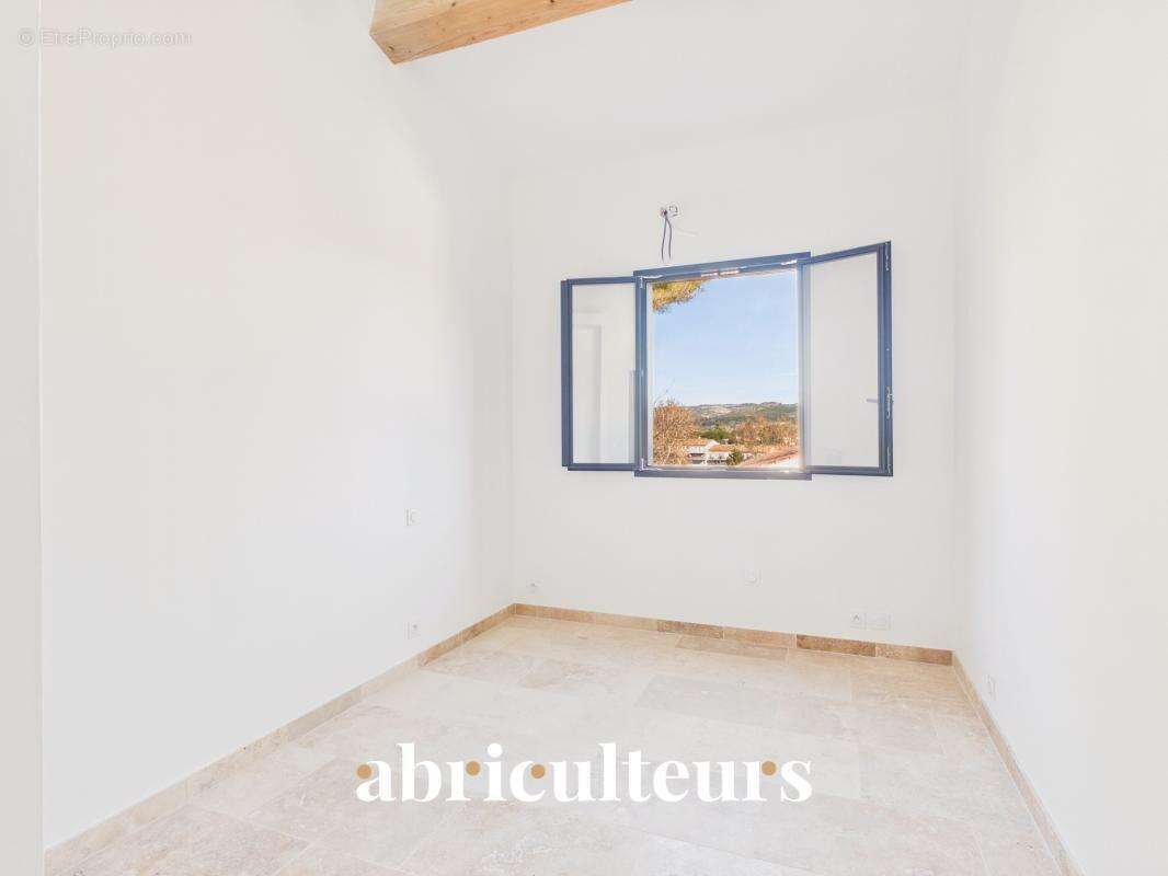 Maison de village rénovée, toutes commodités à pied en vente à Lambesc (13410) - photo 14