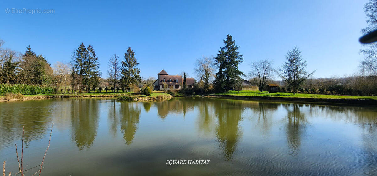 Maison à SEMUR-EN-VALLON