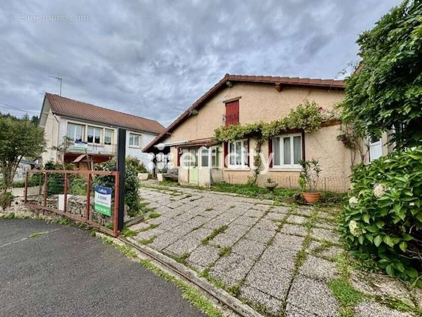 Maison à LA MONNERIE-LE-MONTEL