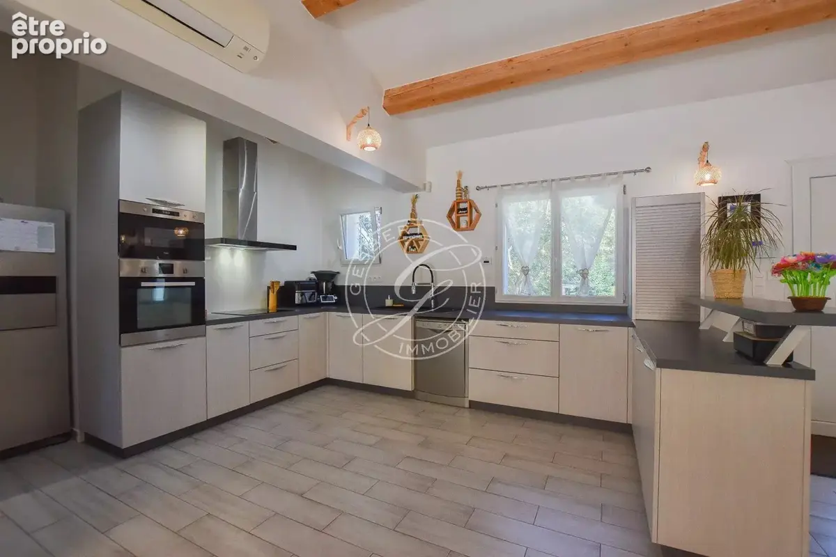 A vendre flayosc - villa  de 225 m2 avec piscine à pieds au village - photo 9