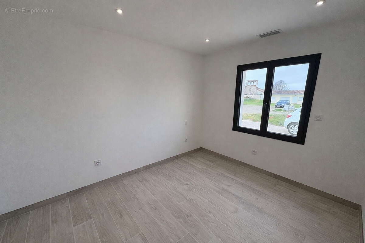 Maison à SAINT-ROMAIN-LE-NOBLE