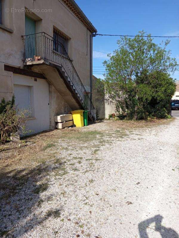 Maison à ENTRAIGUES-SUR-LA-SORGUE