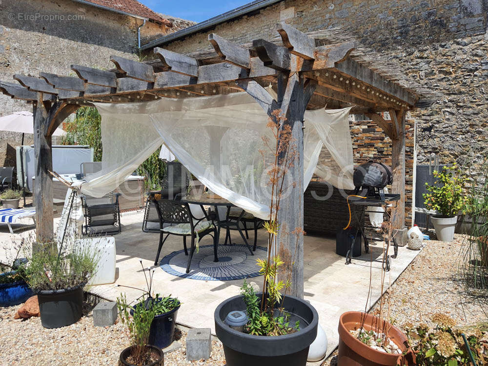 Maison à CHARROUX